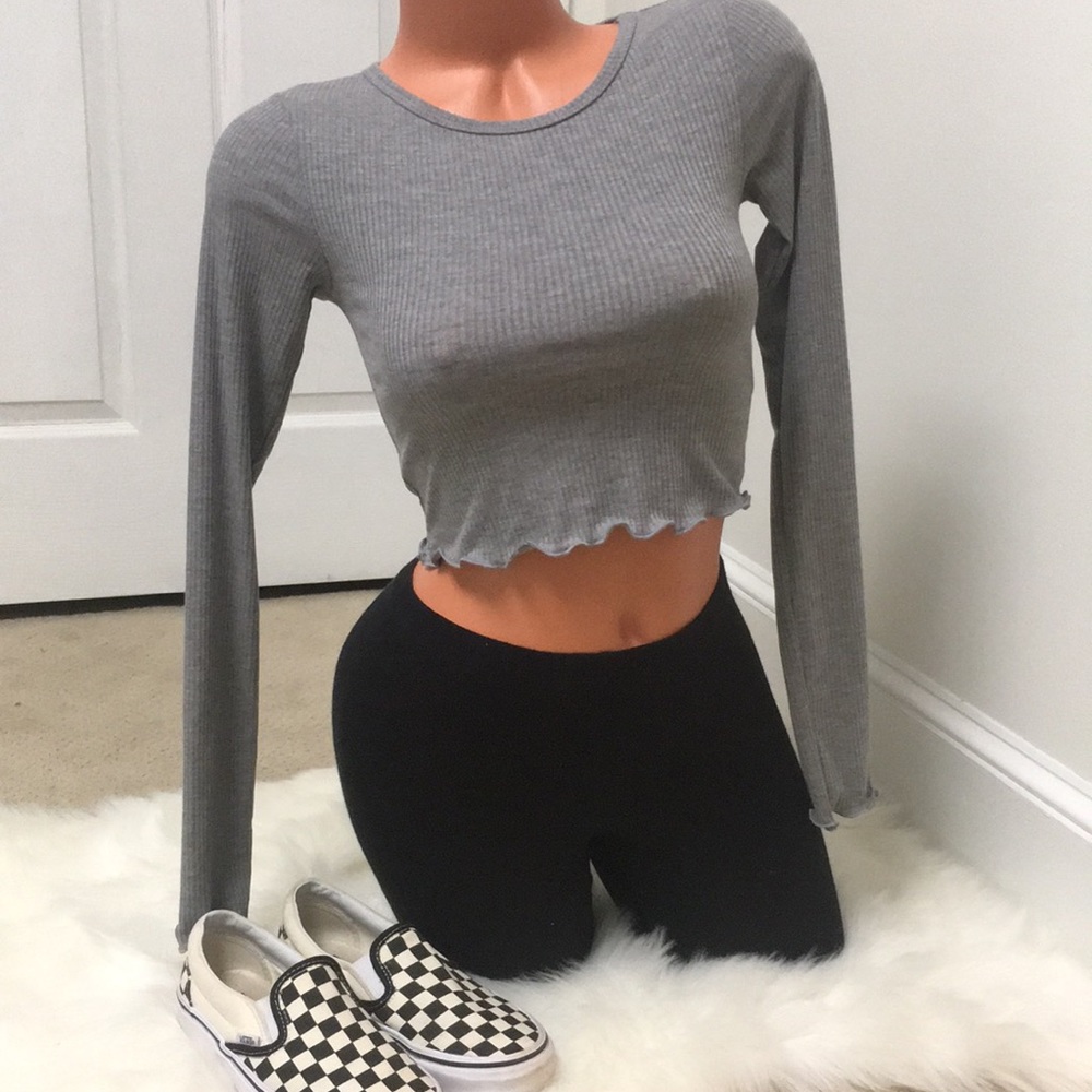 ‼️LAST CHANCE‼️Gray lettuce hem crop top